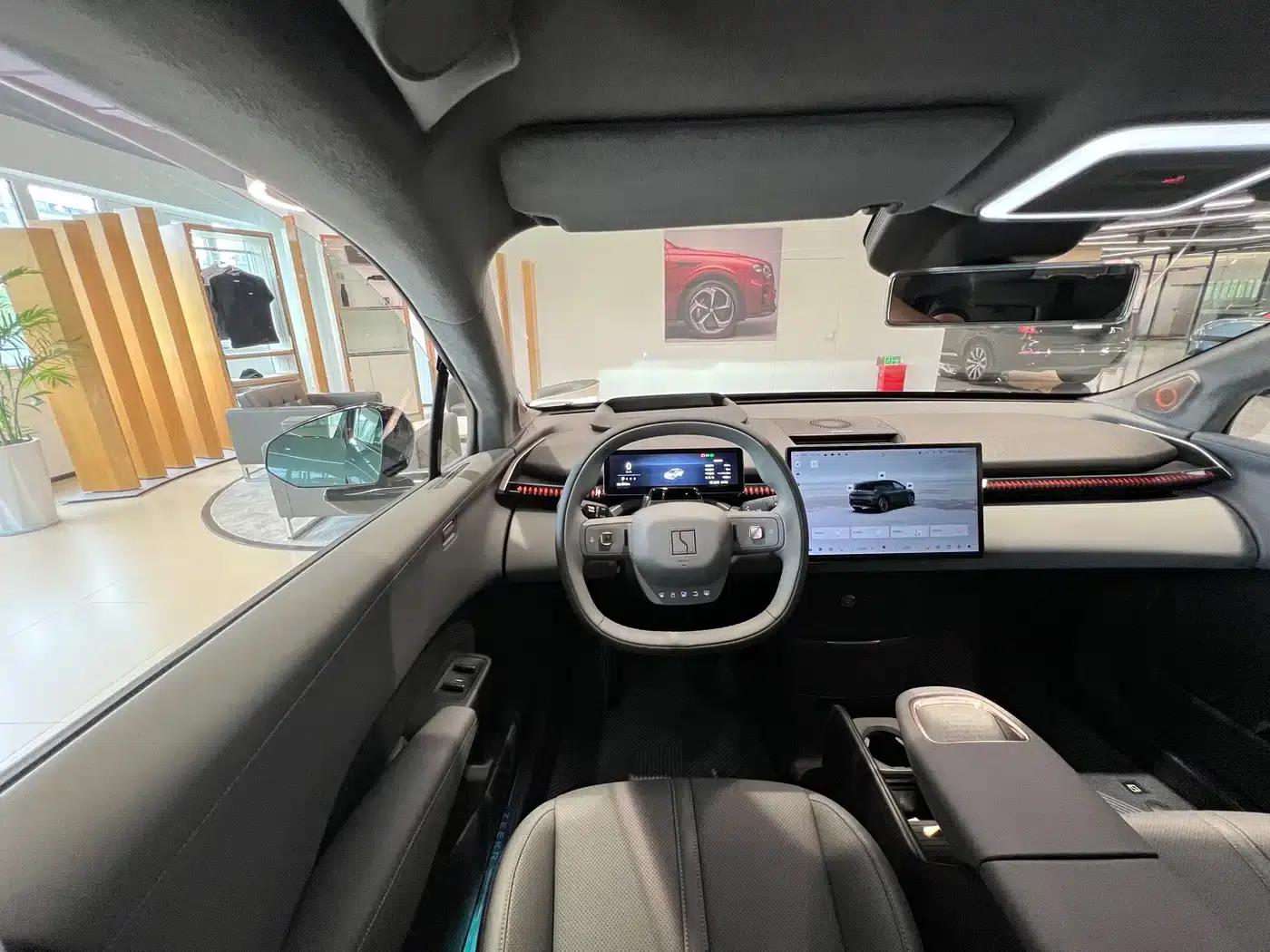 Jike X 2025 Five-Seat Four-Wheel Drive Sport Edition — миниатюра 12