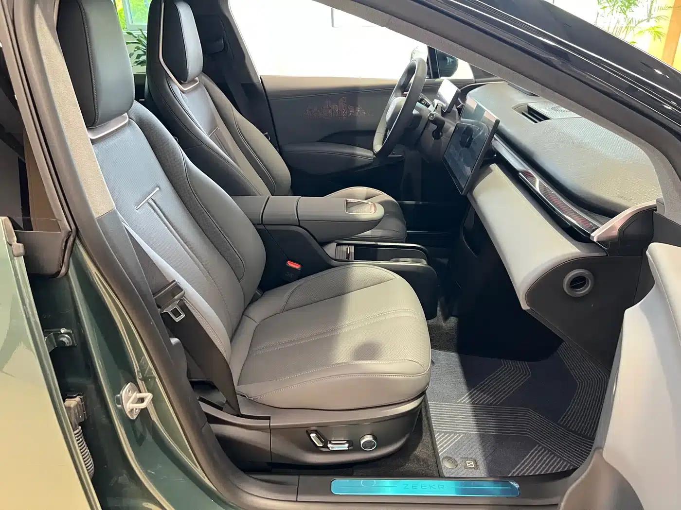 Jike X 2025 Five-Seat Four-Wheel Drive Sport Edition — миниатюра 8