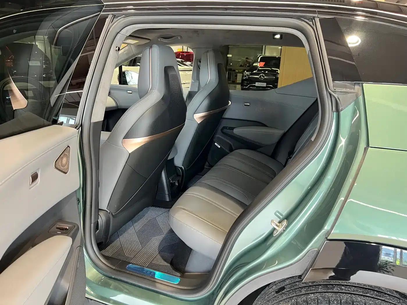 Jike X 2025 Five-Seat Four-Wheel Drive Sport Edition — миниатюра 9