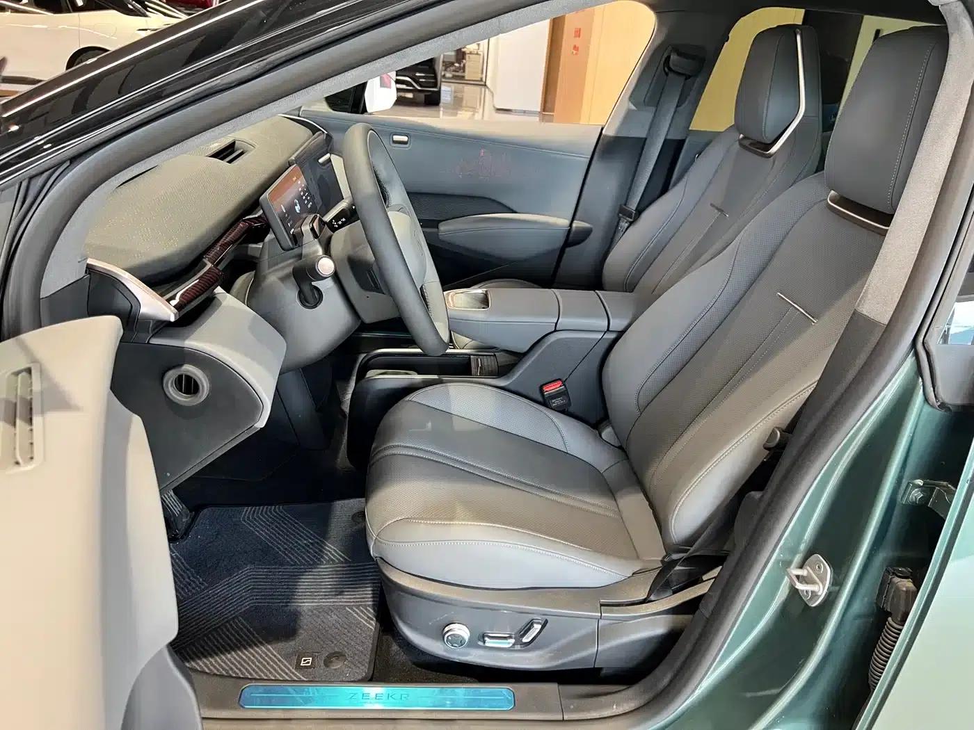 Jike X 2025 Five-Seat Four-Wheel Drive Sport Edition — миниатюра 10
