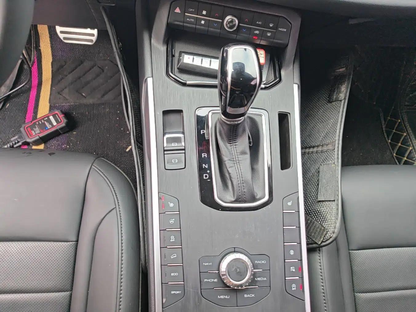 Wey VV5 2019 Upgraded Model 2.0T Two-Wheel Drive Ultra-Luxury Version China V Standard — миниатюра 17