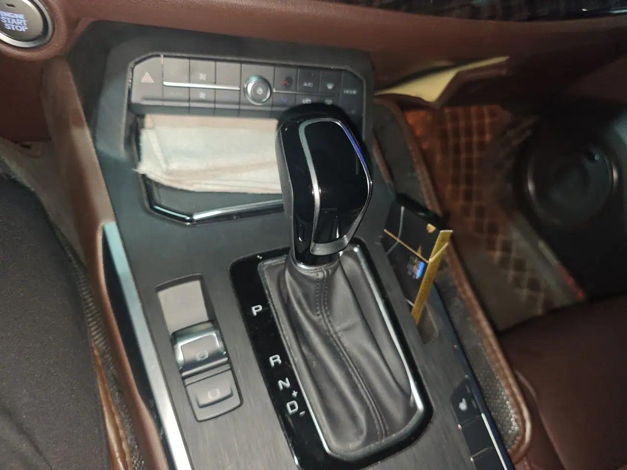 Wey VV5 2019 Upgraded Model 2.0T Two-Wheel Drive Ultra-Luxury Version China VI Standard — миниатюра 15