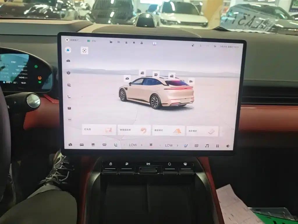 Jike 007GT 2025 Rear-Wheel Drive Intelligent Driving Edition 75kWh — миниатюра 13