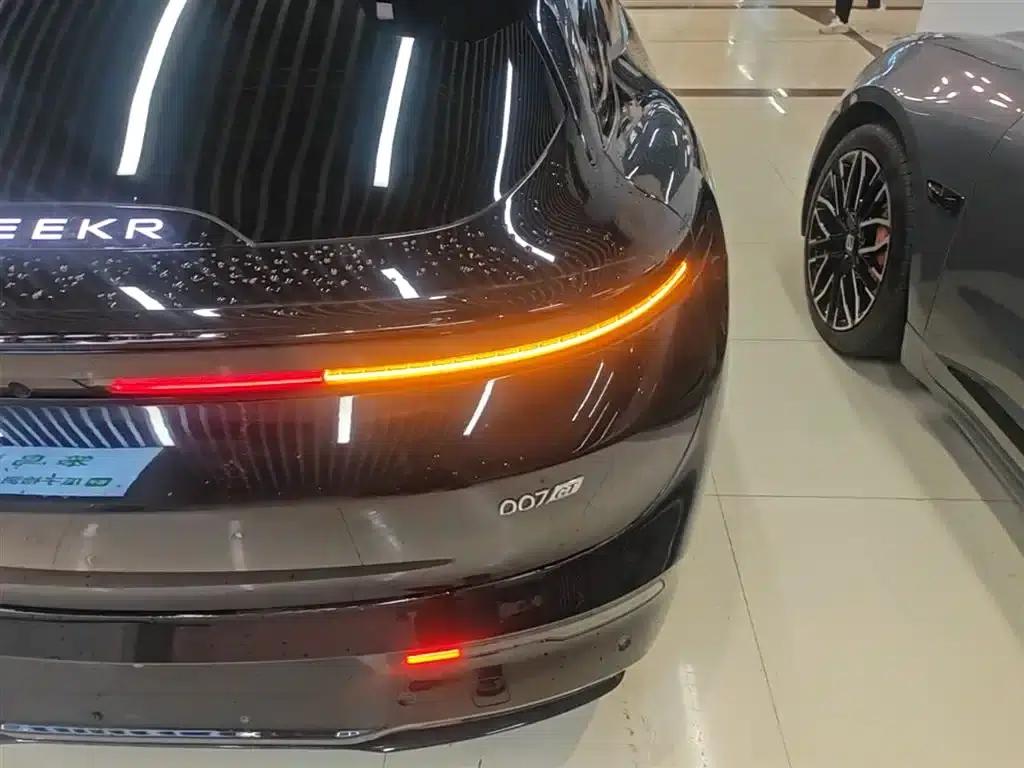 Jike 007GT 2025 Rear-Wheel Drive Intelligent Driving Edition 75kWh — миниатюра 8