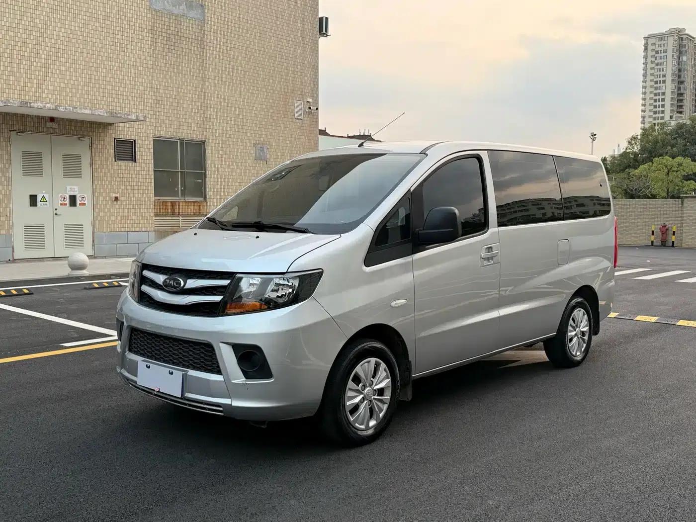 Refine M3 2022 PLUS 1.8L 7-seater Standard Edition — миниатюра 1