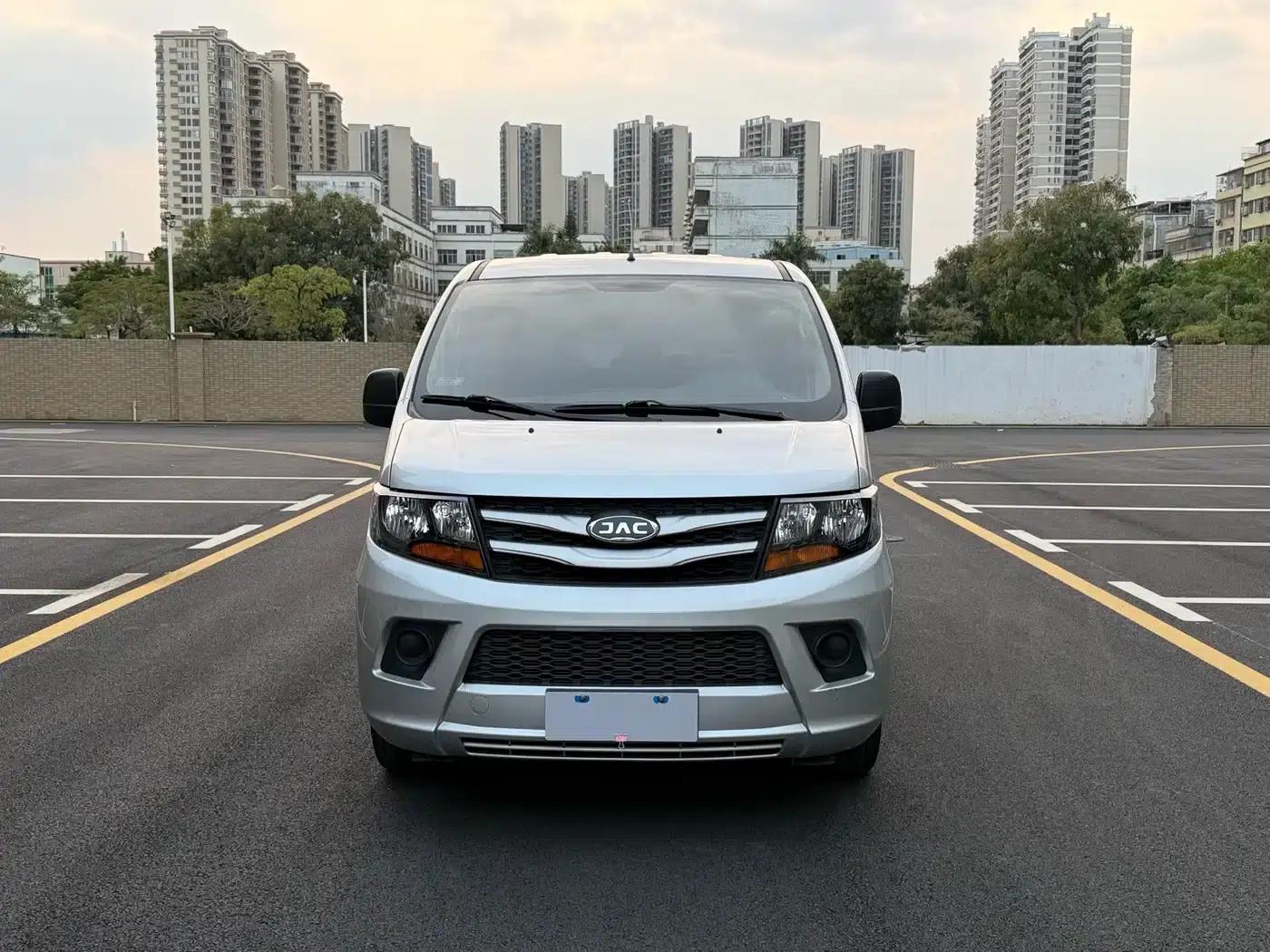Refine M3 2022 PLUS 1.8L 7-seater Standard Edition — миниатюра 2