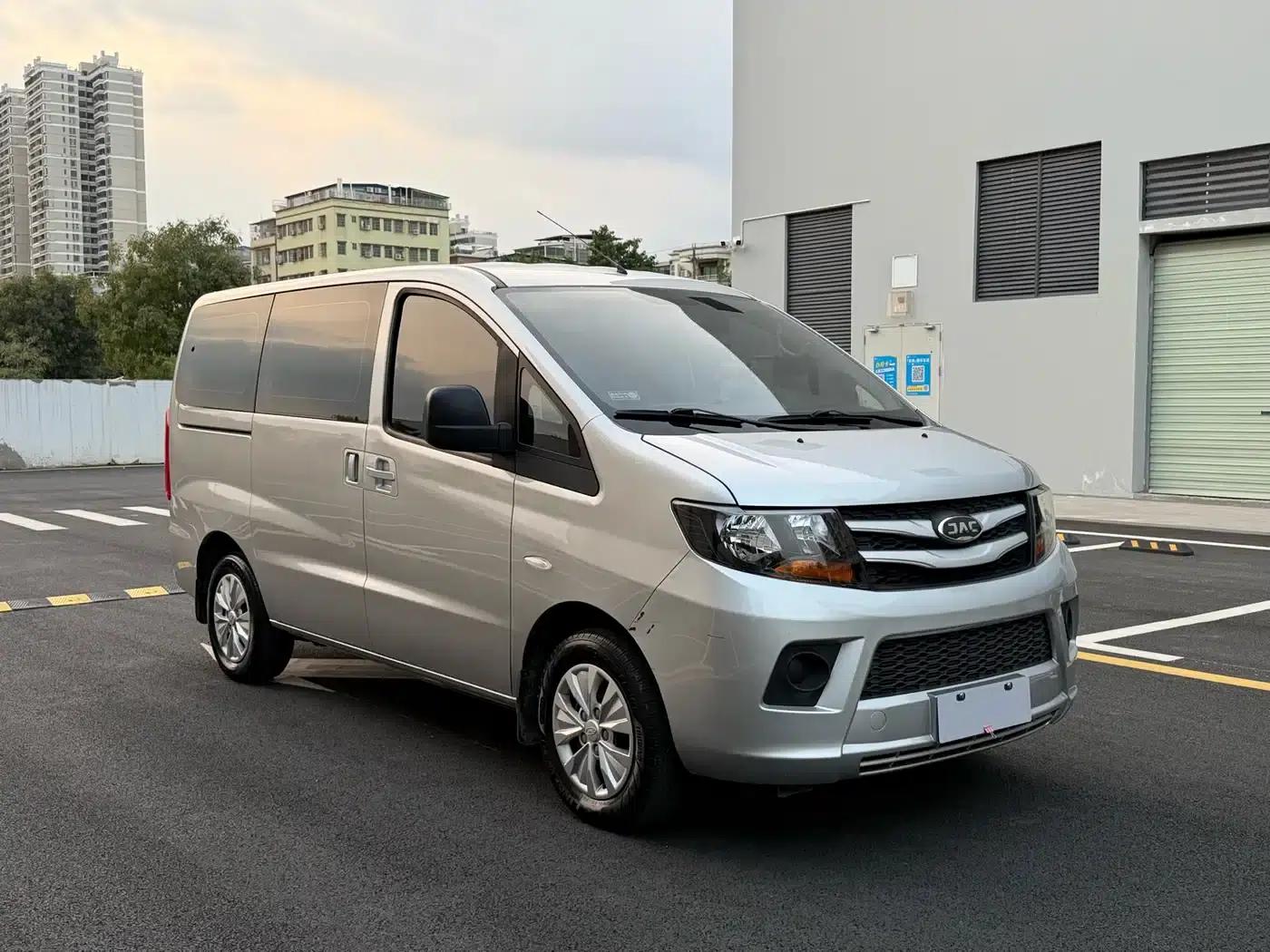 Refine M3 2022 PLUS 1.8L 7-seater Standard Edition — миниатюра 3