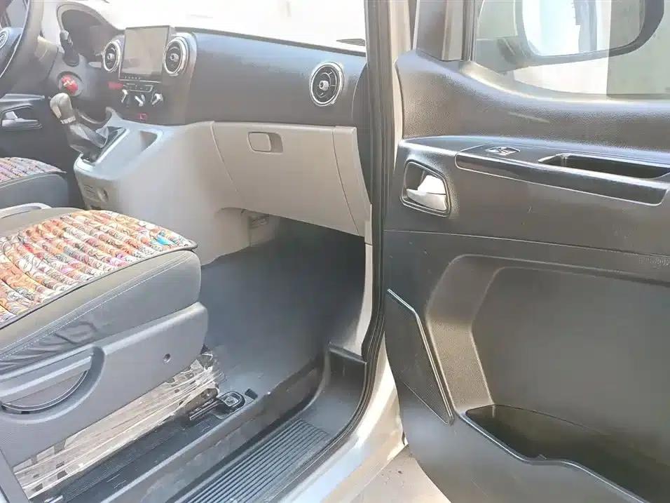Refine M3 2018 IKEA Edition 1.6L Luxury — миниатюра 11