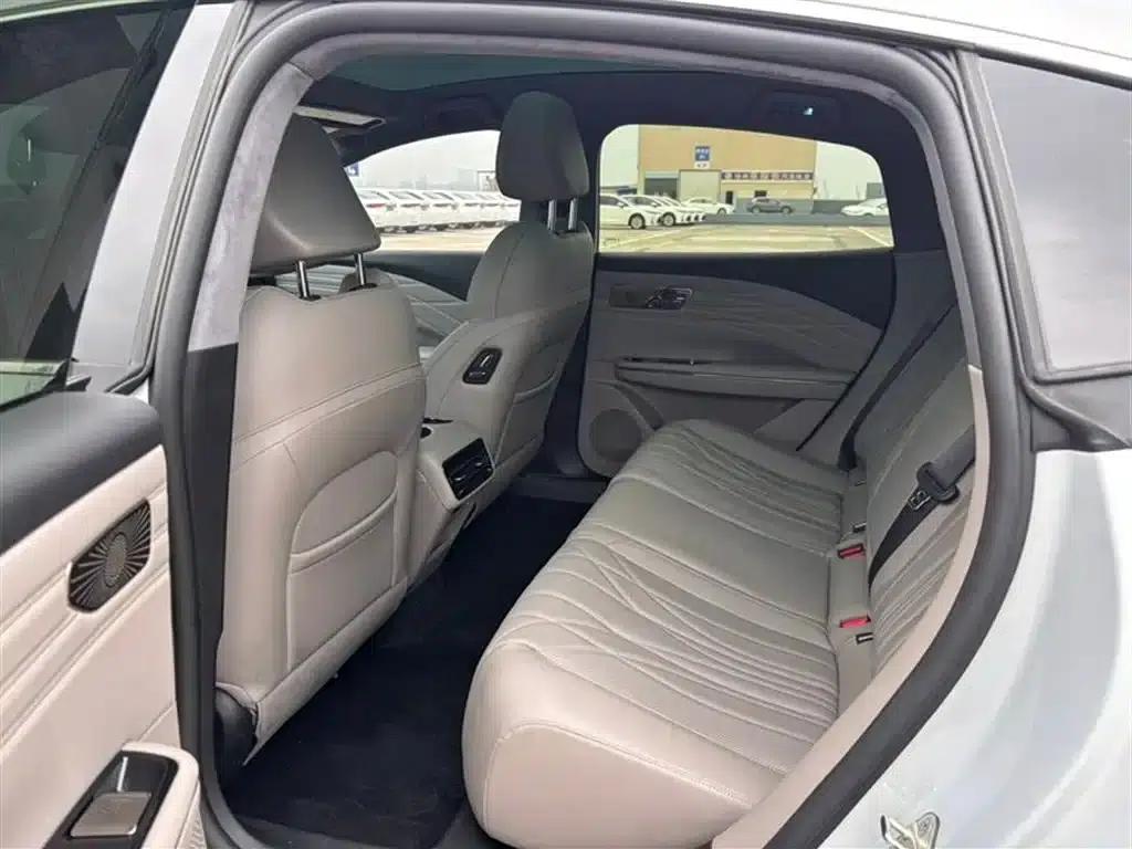 Galaxy Star 8 2025 Model 130km EM-i Flagship Edition — миниатюра 5