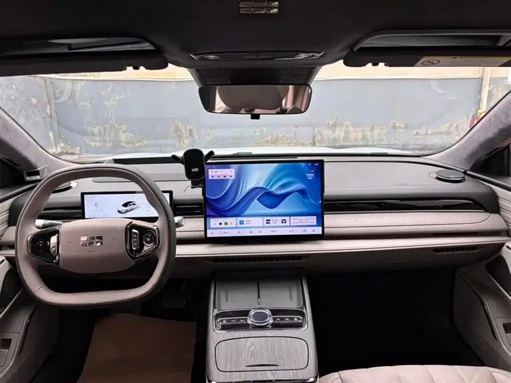 Galaxy Star 8 2025 Model 130km EM-i Flagship Edition — миниатюра 6