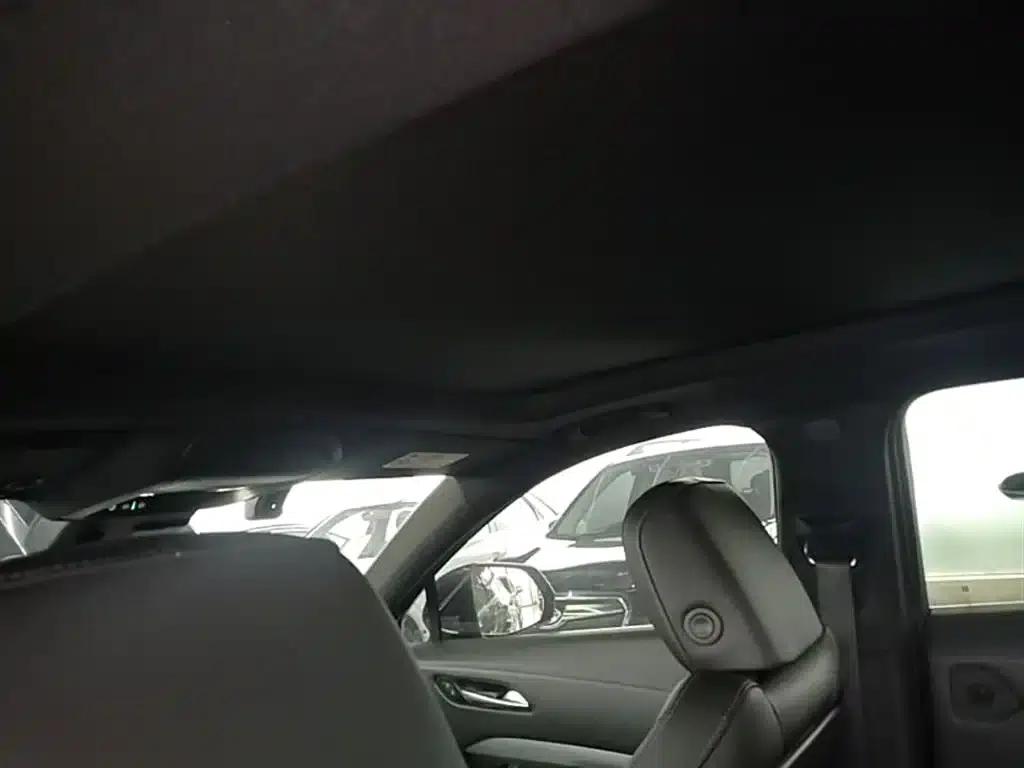 2023 Cadillac XT4 28T Two-Wheel Drive Luxury — миниатюра 18
