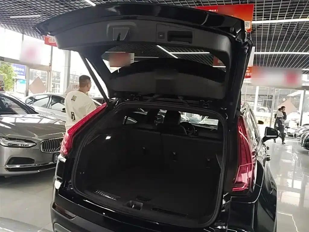 2023 Cadillac XT4 28T Two-Wheel Drive Luxury — миниатюра 19