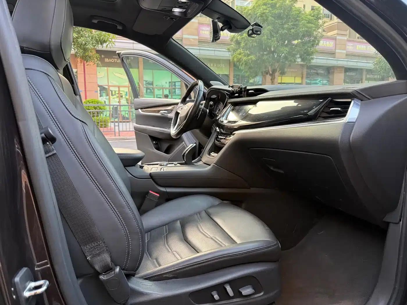 2020 Cadillac XT6 28T Six-Seat AWD Platinum Sport Edition — миниатюра 24
