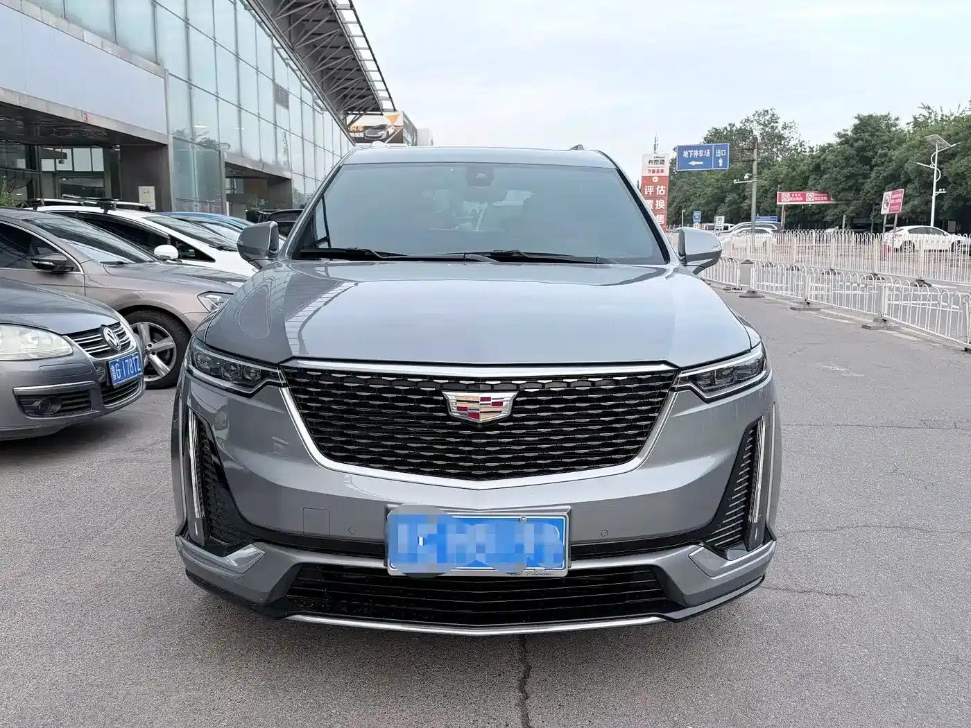 Cadillac XT6 2023 2.0T Six-Seat AWD Platinum Black Diamond Edition — миниатюра 2