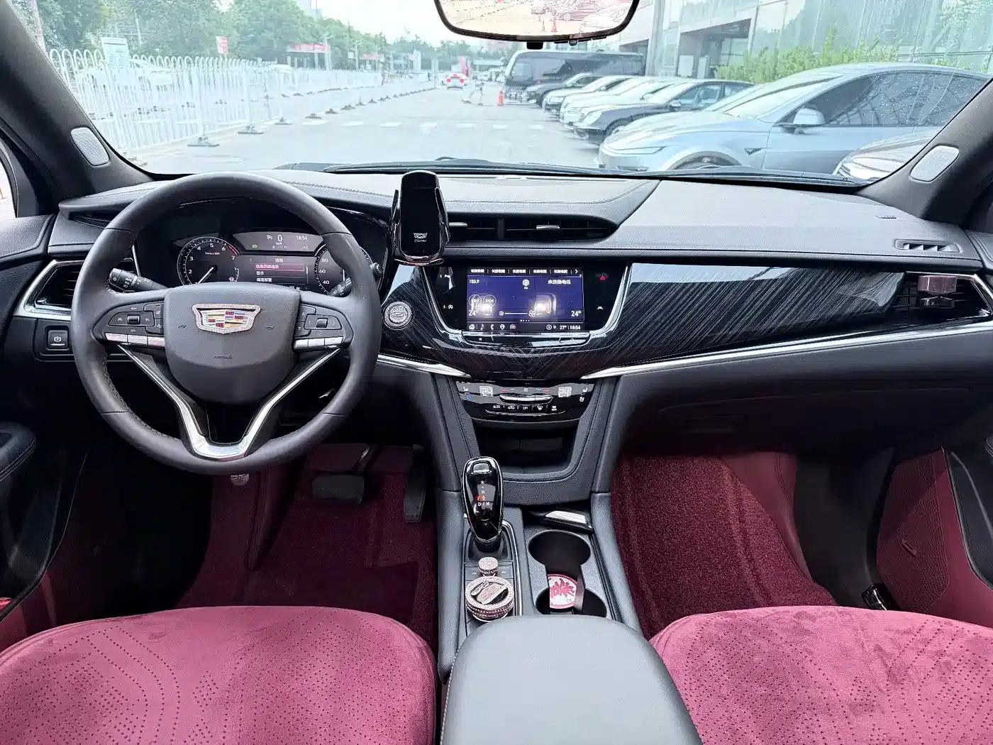 Cadillac XT6 2023 2.0T Six-Seat AWD Platinum Black Diamond Edition — миниатюра 13