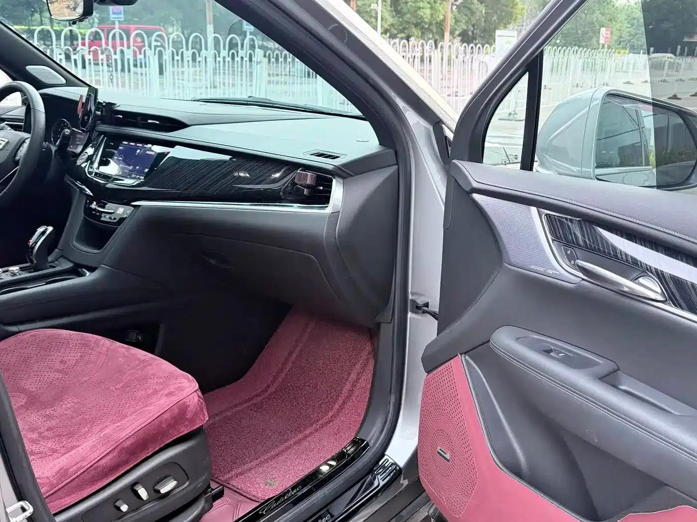 Cadillac XT6 2023 2.0T Six-Seat AWD Platinum Black Diamond Edition — миниатюра 14