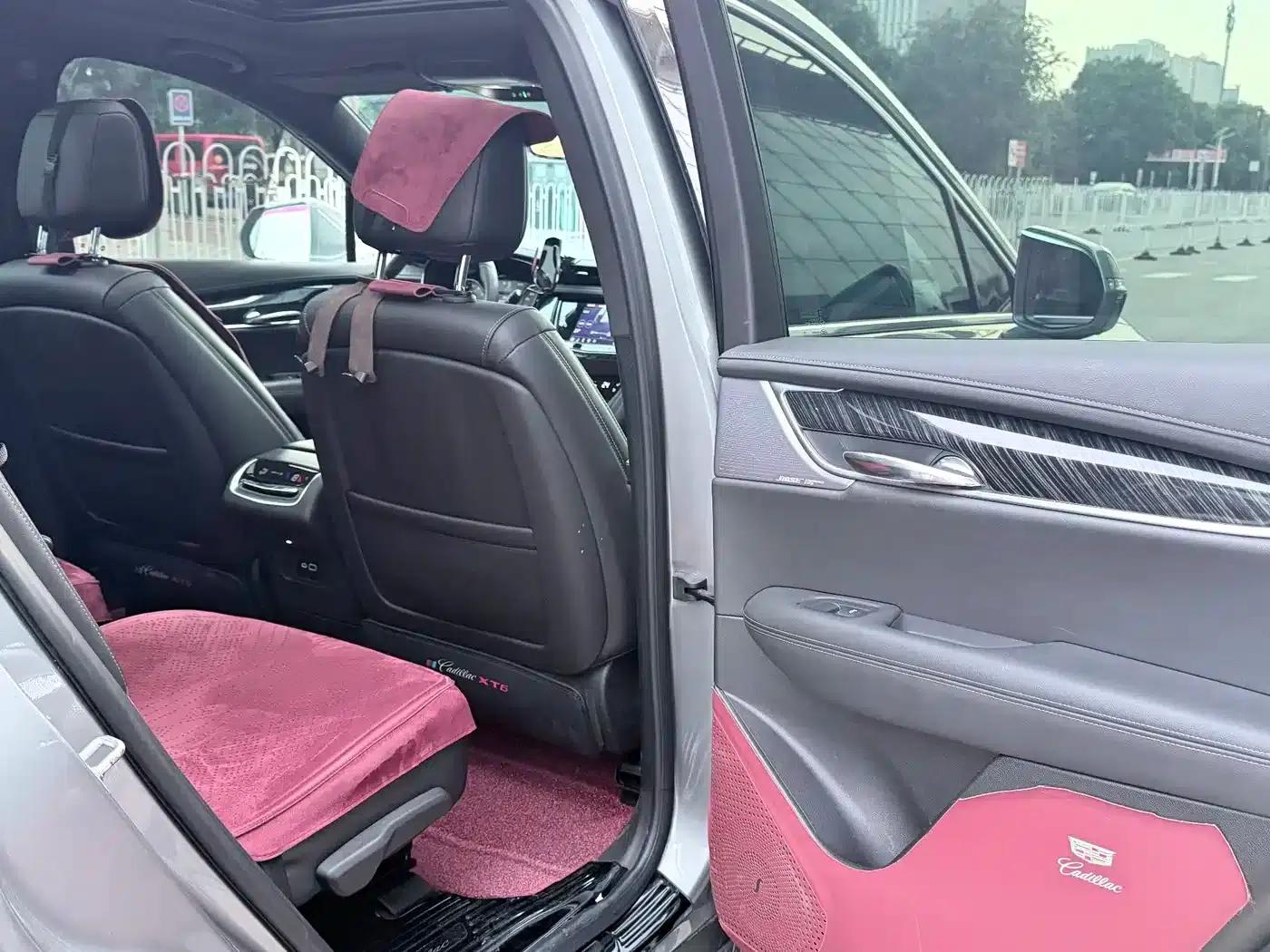 Cadillac XT6 2023 2.0T Six-Seat AWD Platinum Black Diamond Edition — миниатюра 15