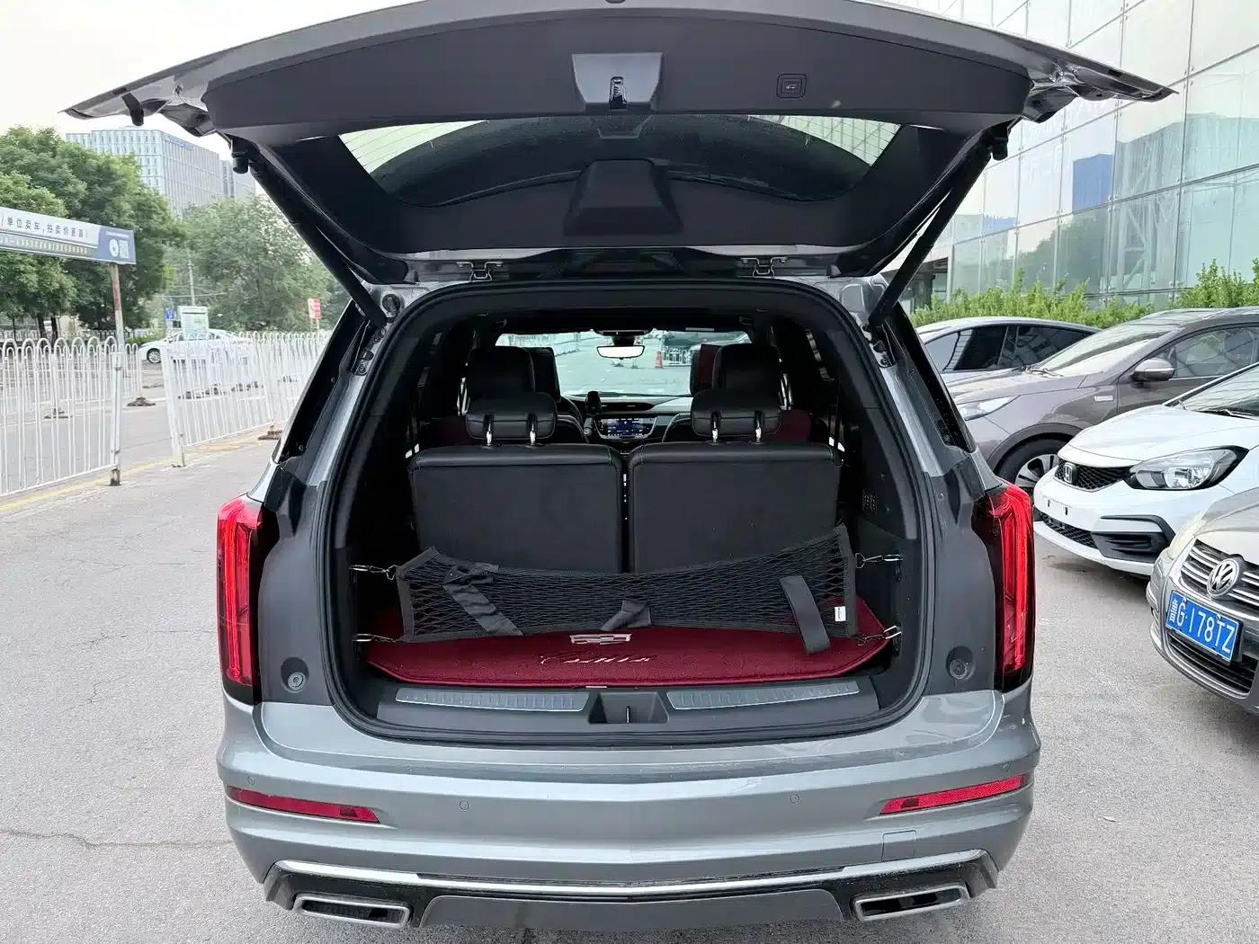 Cadillac XT6 2023 2.0T Six-Seat AWD Platinum Black Diamond Edition — миниатюра 17