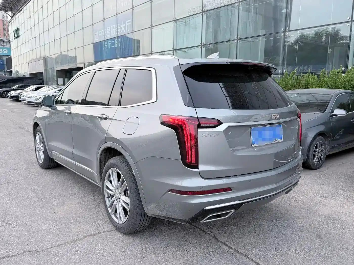 Cadillac XT6 2023 2.0T Six-Seat AWD Platinum Black Diamond Edition — миниатюра 3