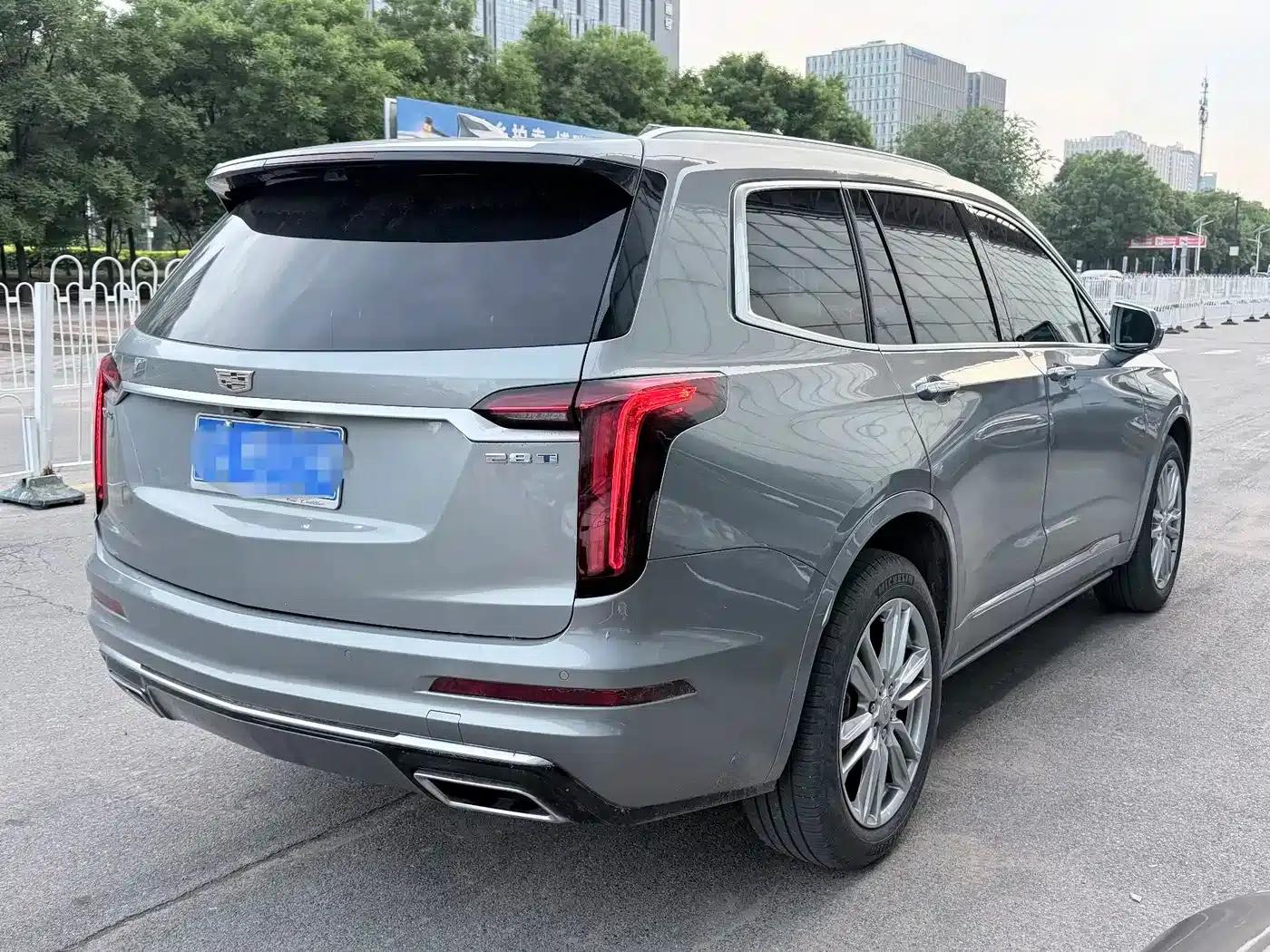 Cadillac XT6 2023 2.0T Six-Seat AWD Platinum Black Diamond Edition — миниатюра 4