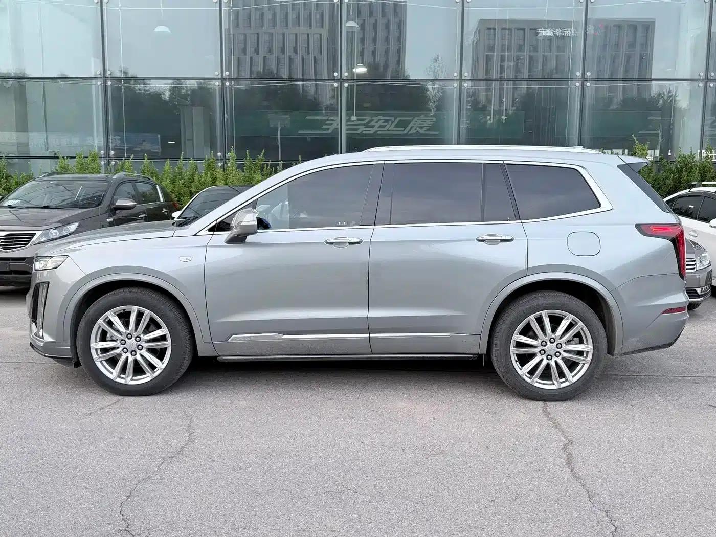 Cadillac XT6 2023 2.0T Six-Seat AWD Platinum Black Diamond Edition — миниатюра 5