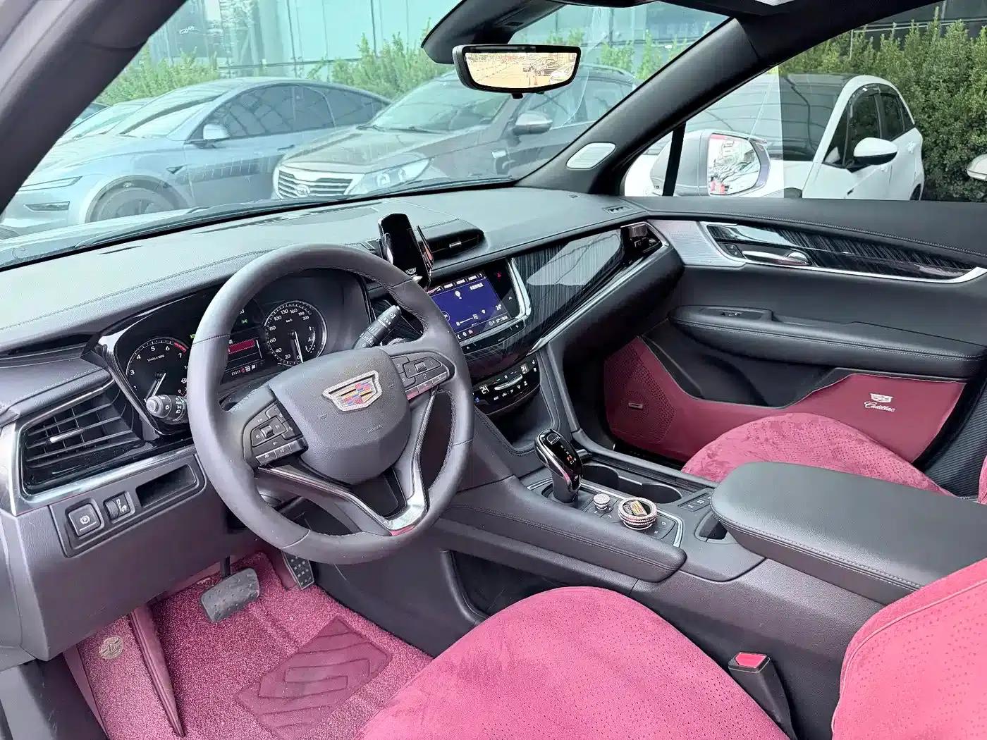 Cadillac XT6 2023 2.0T Six-Seat AWD Platinum Black Diamond Edition — миниатюра 6