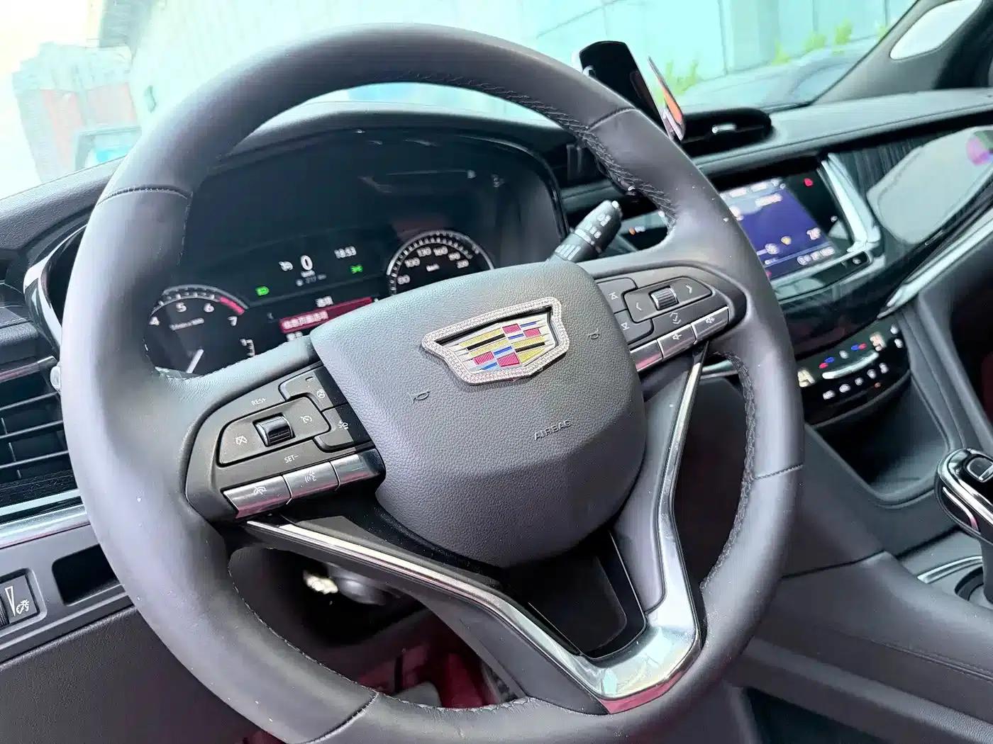 Cadillac XT6 2023 2.0T Six-Seat AWD Platinum Black Diamond Edition — миниатюра 7