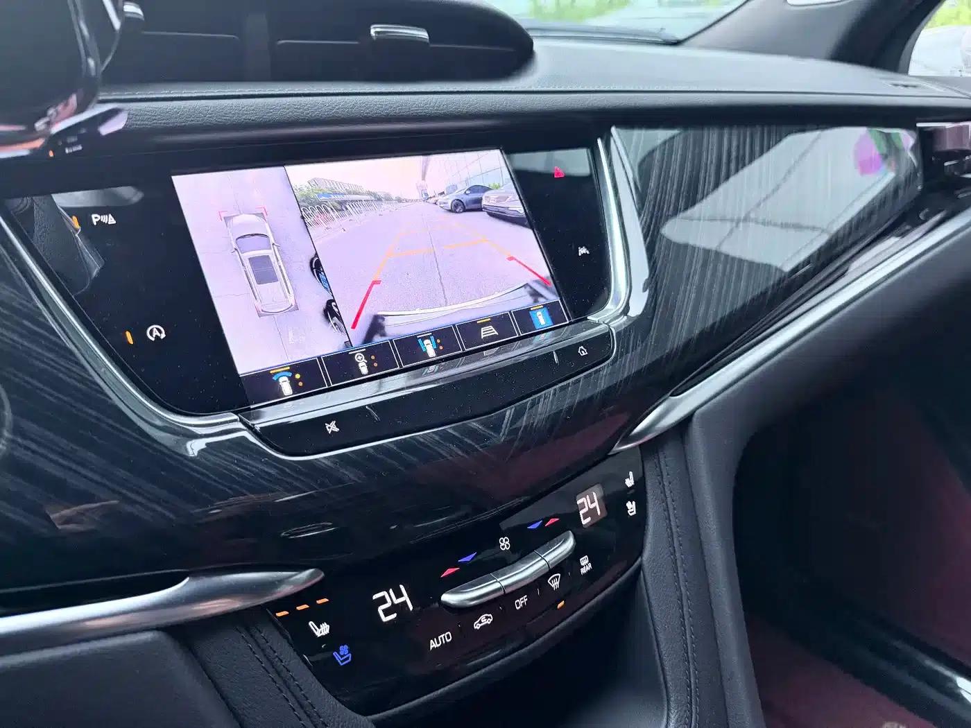 Cadillac XT6 2023 2.0T Six-Seat AWD Platinum Black Diamond Edition — миниатюра 9