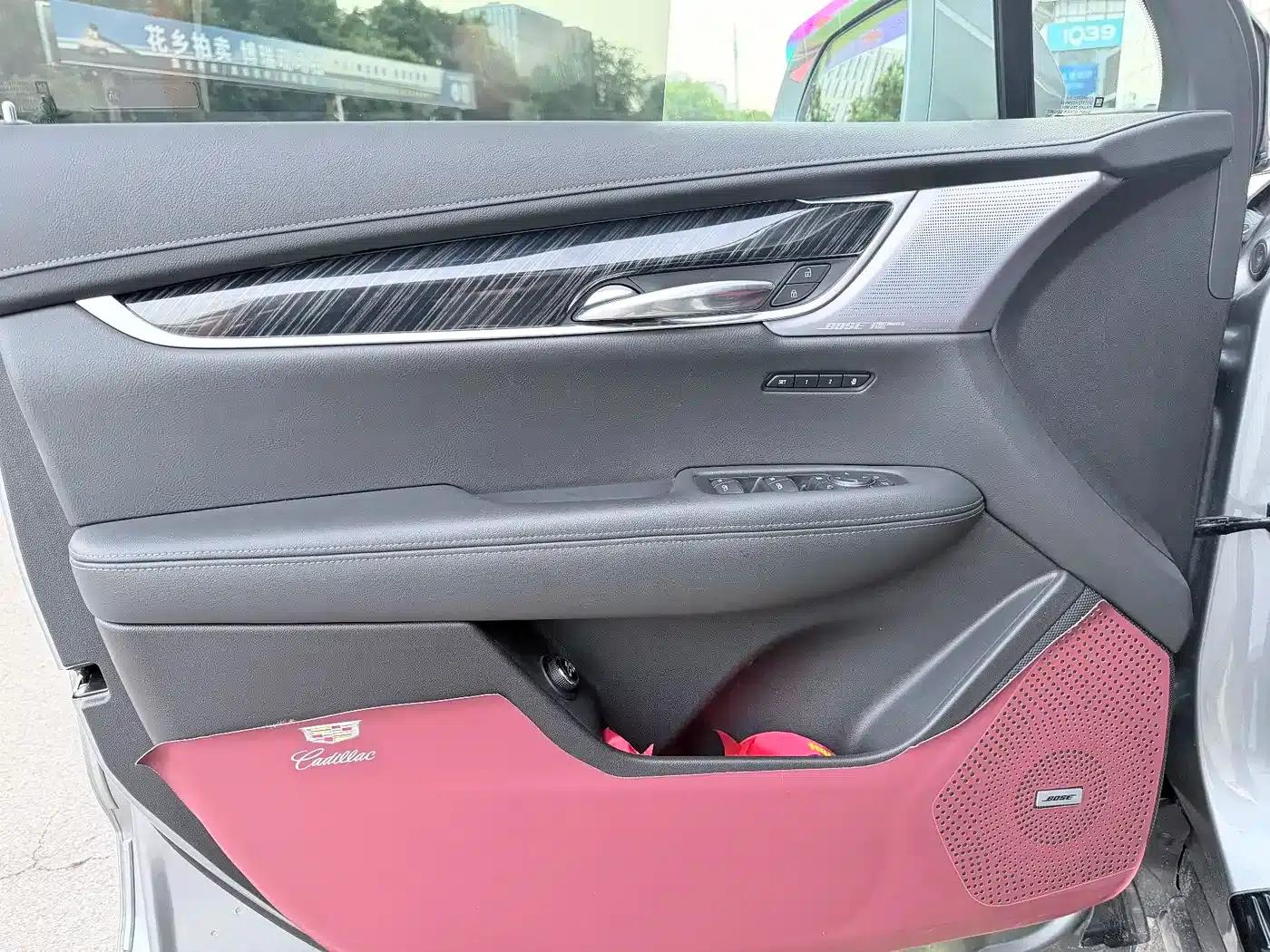 Cadillac XT6 2023 2.0T Six-Seat AWD Platinum Black Diamond Edition — миниатюра 10