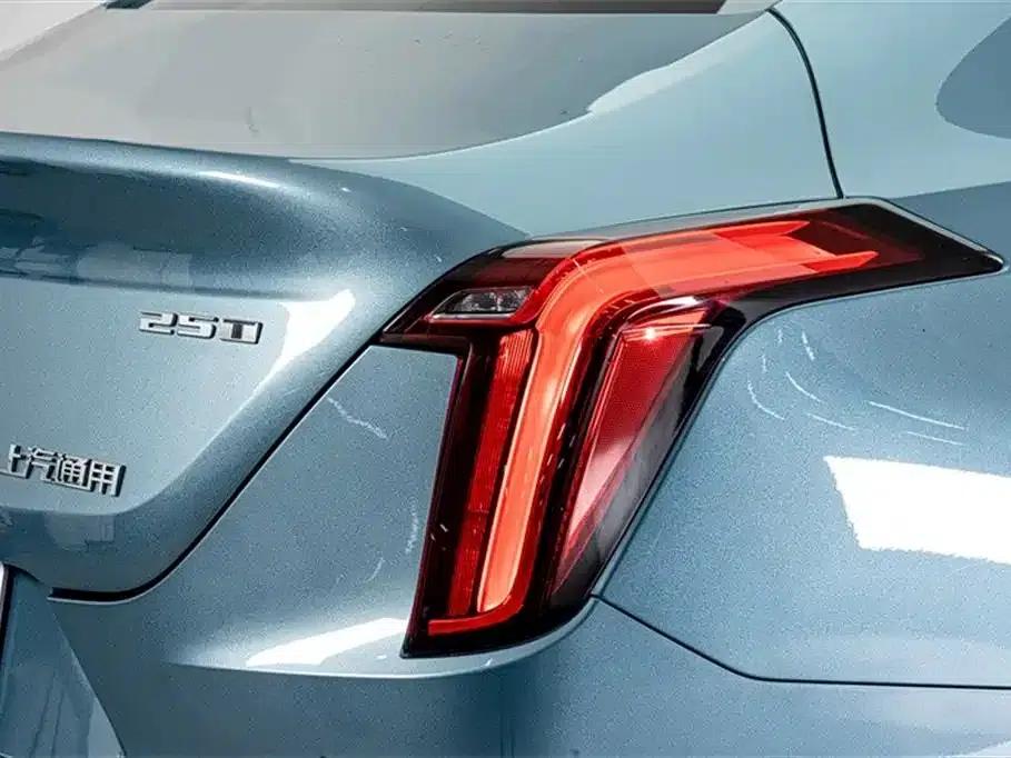 2023 Cadillac CT4 25T Fashion Edition — миниатюра 8