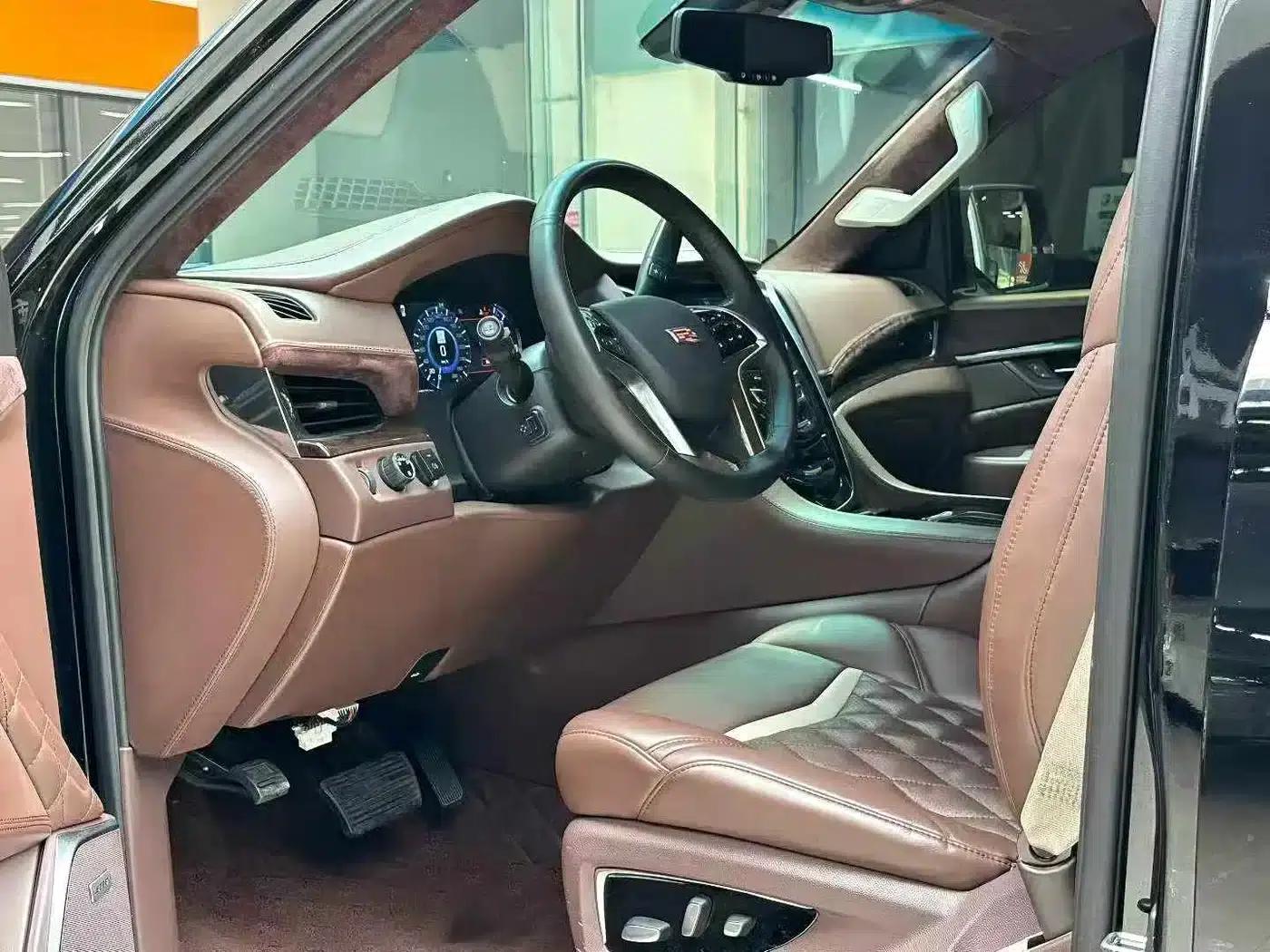 2017 Cadillac Escalade 6.2L ESV Platinum Edition Extended Wheelbase — миниатюра 4