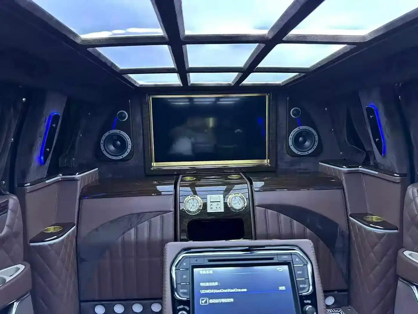 2017 Cadillac Escalade 6.2L ESV Platinum Edition Extended Wheelbase — миниатюра 5