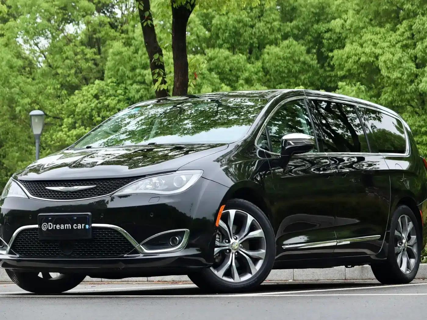 2017 Imported Grand Voyager 3.6L Premium Edition — миниатюра 1