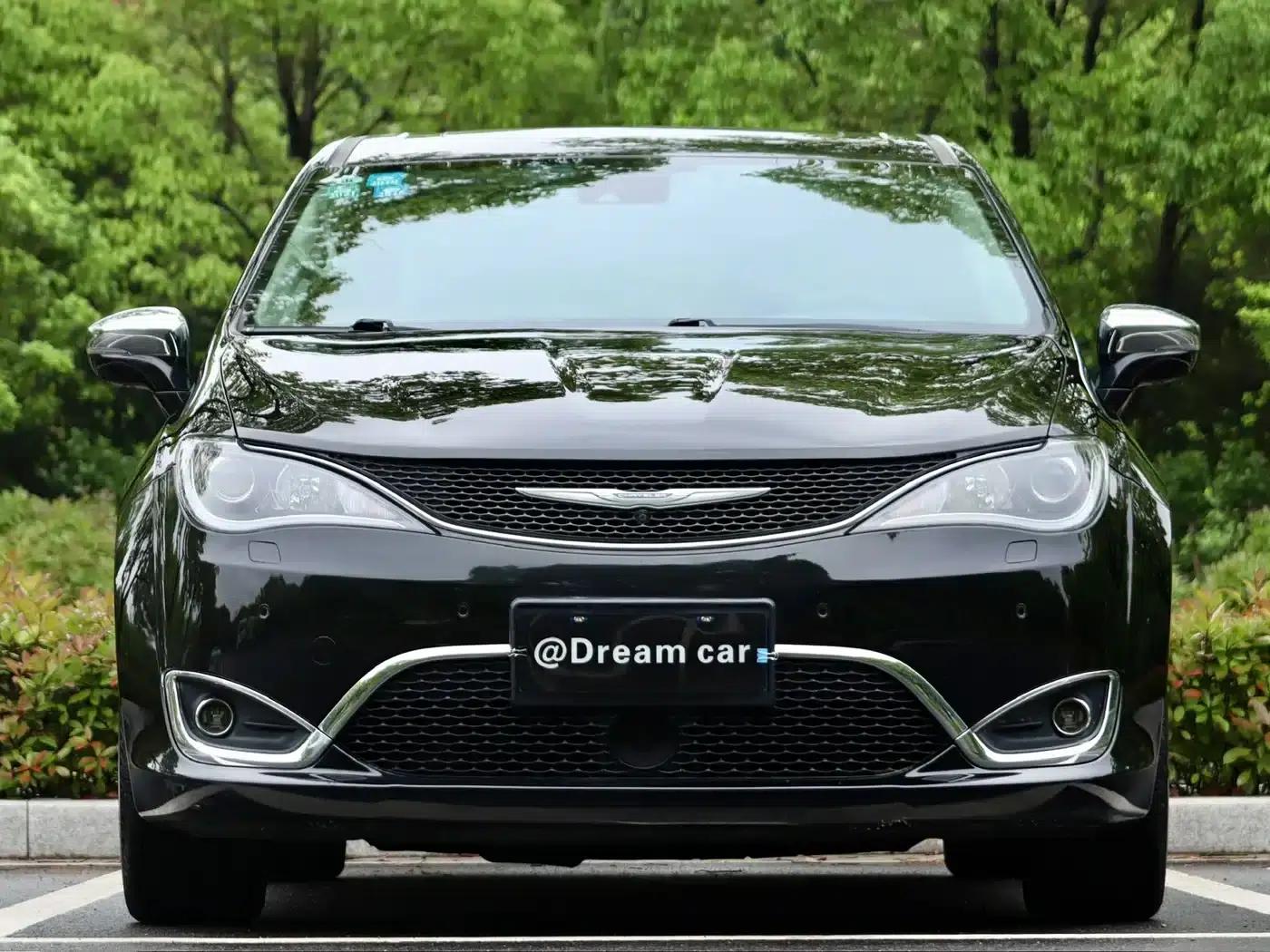 2017 Imported Grand Voyager 3.6L Premium Edition — миниатюра 2
