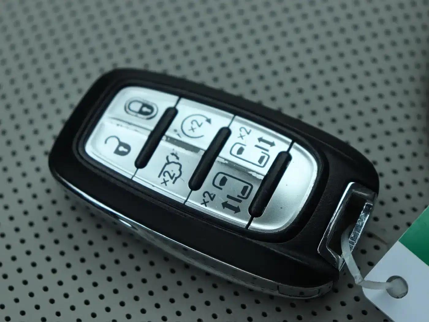 2017 Imported Grand Voyager 3.6L Premium Edition — миниатюра 20