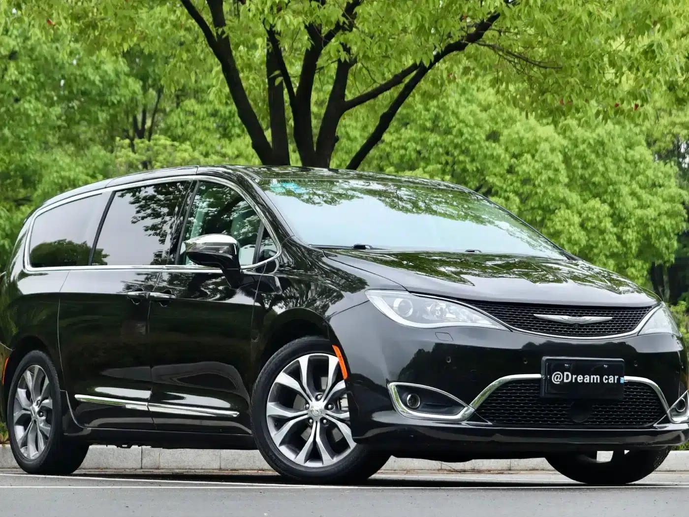 2017 Imported Grand Voyager 3.6L Premium Edition — миниатюра 3