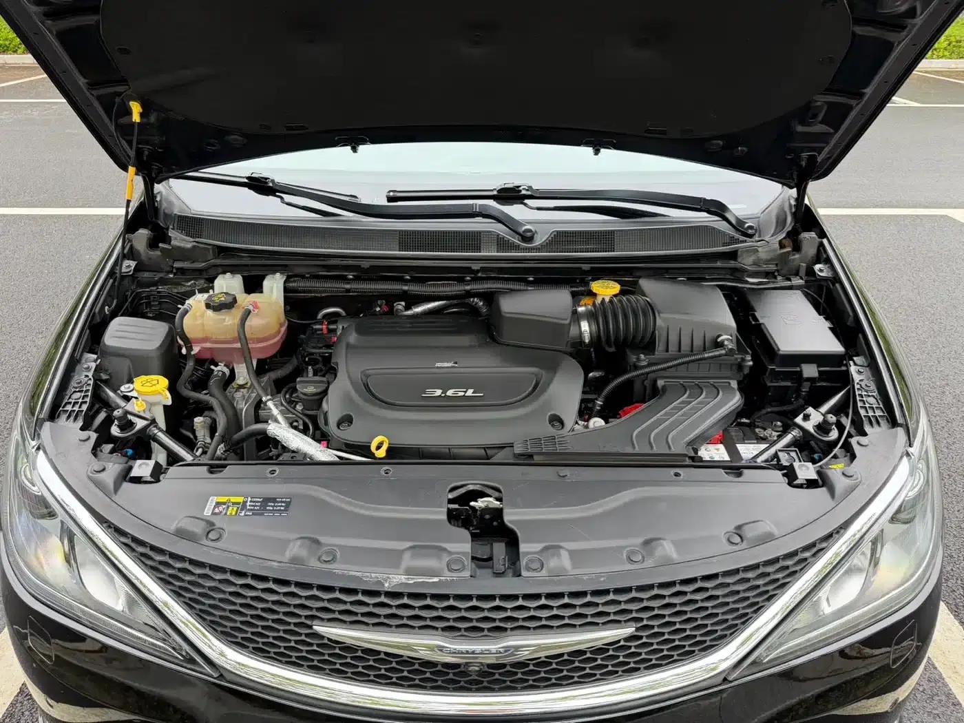 2017 Imported Grand Voyager 3.6L Premium Edition — миниатюра 24