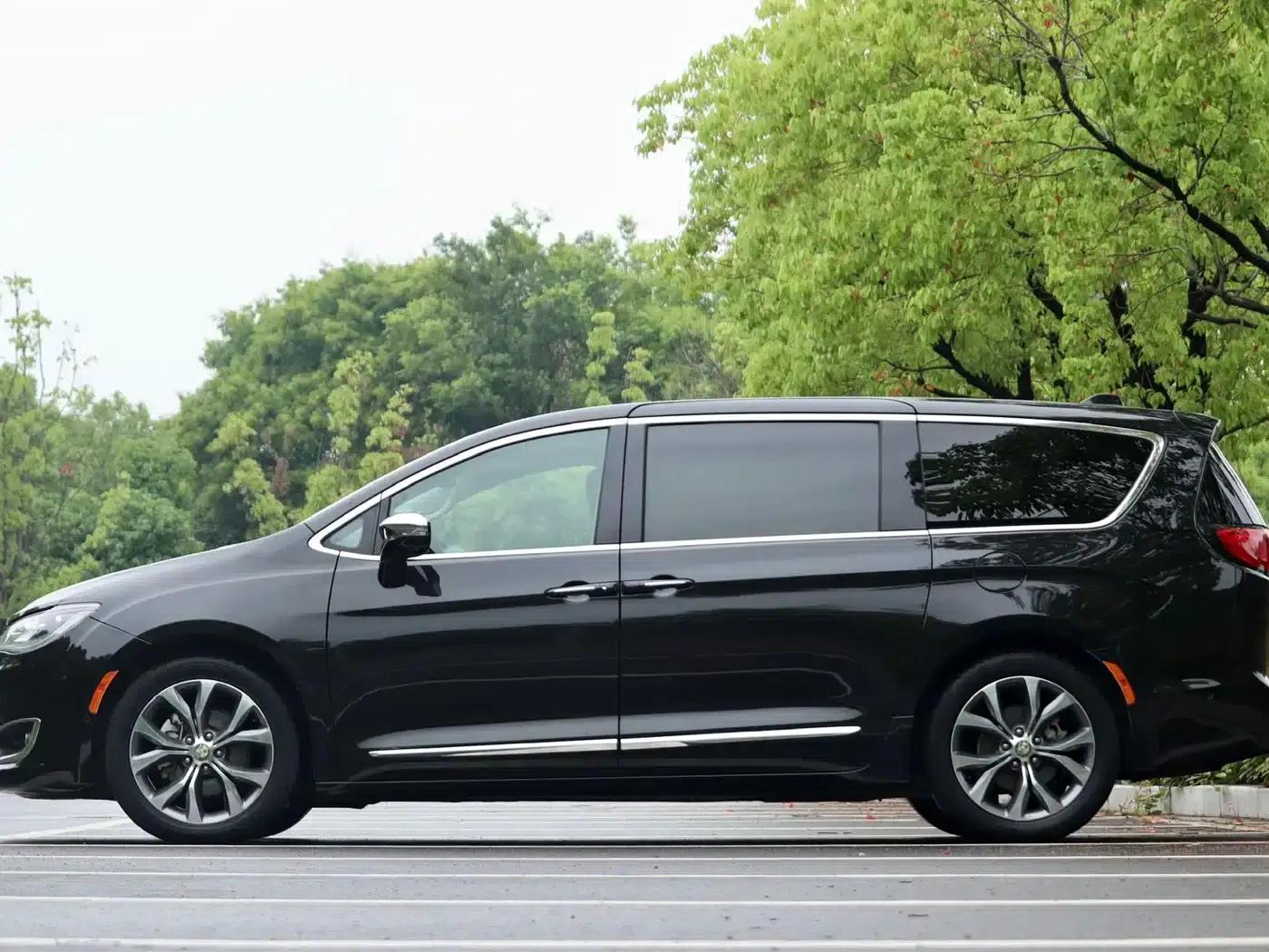 2017 Imported Grand Voyager 3.6L Premium Edition — миниатюра 6