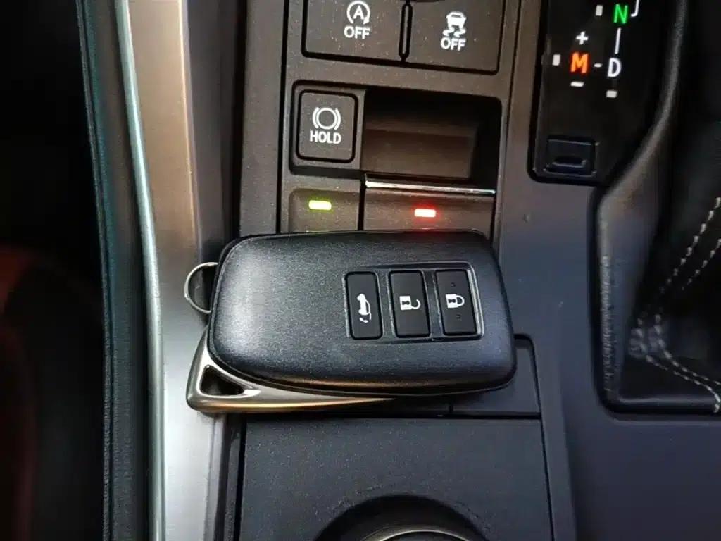 Lexus NX 2016 200 AWD Sport Edition — миниатюра 9