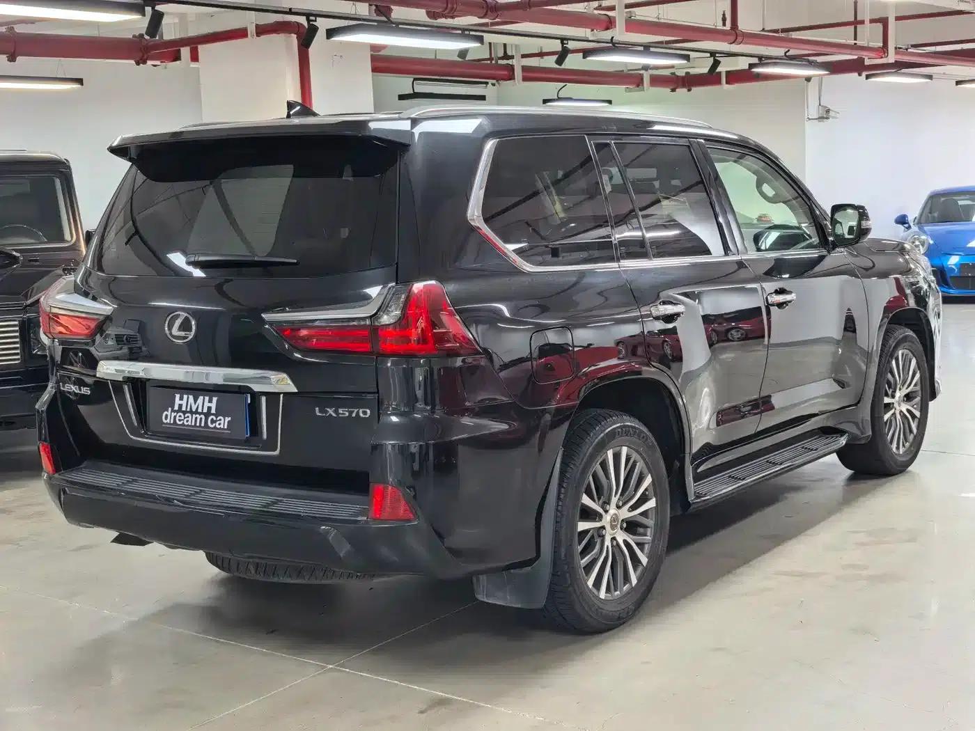 2017 Lexus LX 570 Dynamic Luxury Edition — миниатюра 3