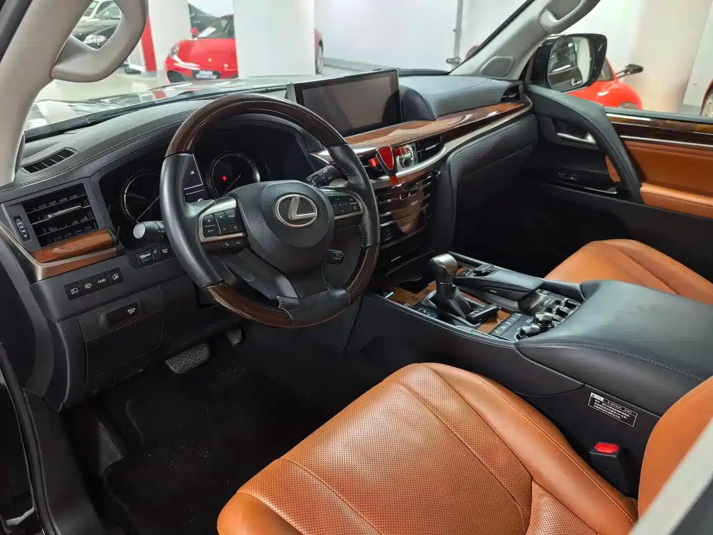 2017 Lexus LX 570 Dynamic Luxury Edition — миниатюра 5