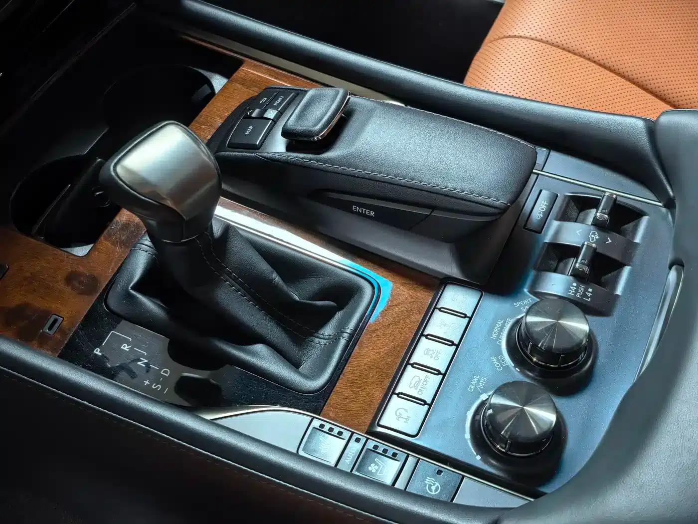 2017 Lexus LX 570 Dynamic Luxury Edition — миниатюра 8