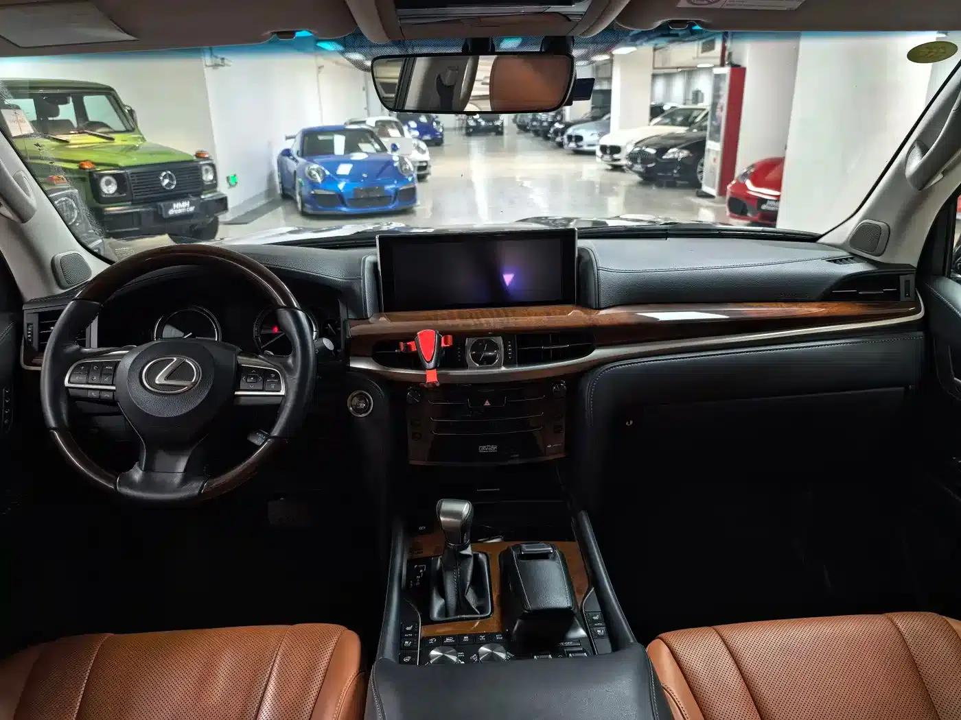 2017 Lexus LX 570 Dynamic Luxury Edition — миниатюра 9