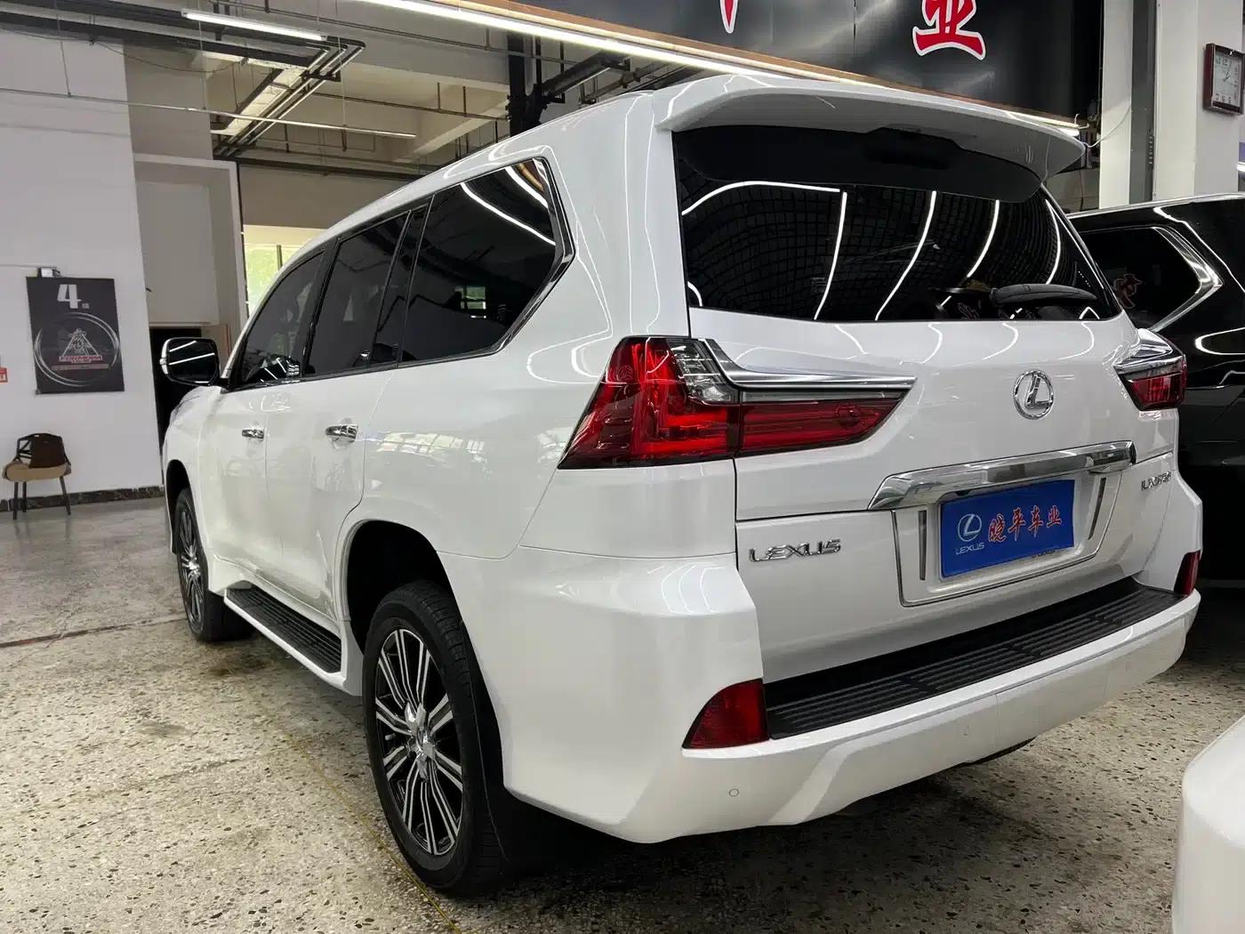 Lexus LX 2019 570 Premium Luxury Edition — миниатюра 3