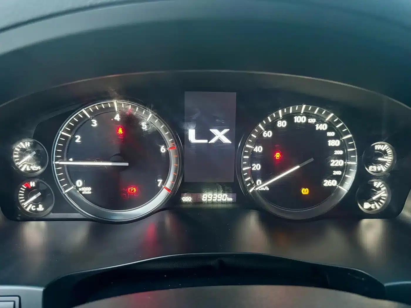2017 Lexus LX 570 Dynamic Luxury Edition — миниатюра 4