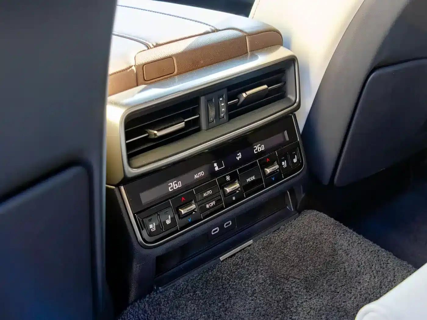 Lexus LX 2025 700h Territory Edition — миниатюра 18