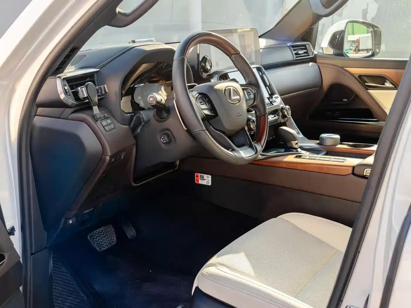 Lexus LX 2025 700h Territory Edition — миниатюра 5