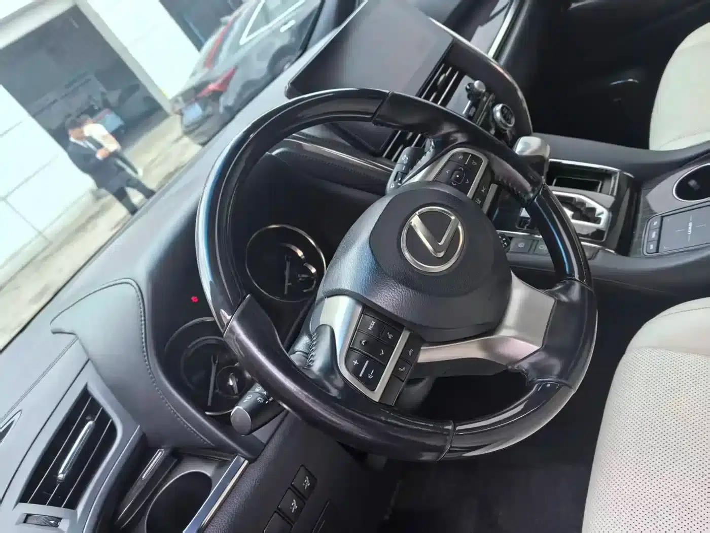 Lexus LM 2020 300h Four-Seat Executive Edition — миниатюра 11