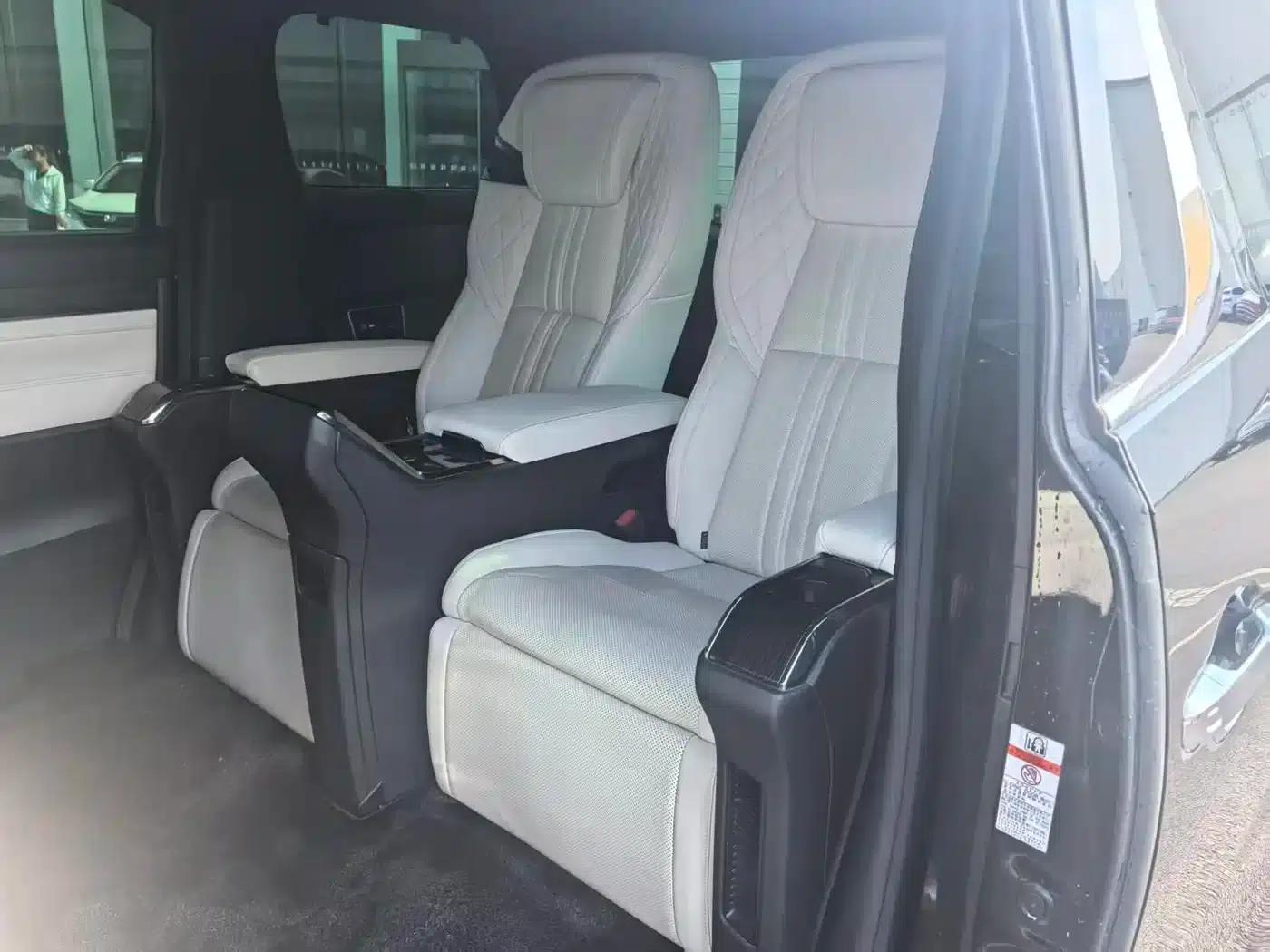Lexus LM 2020 300h Four-Seat Executive Edition — миниатюра 13