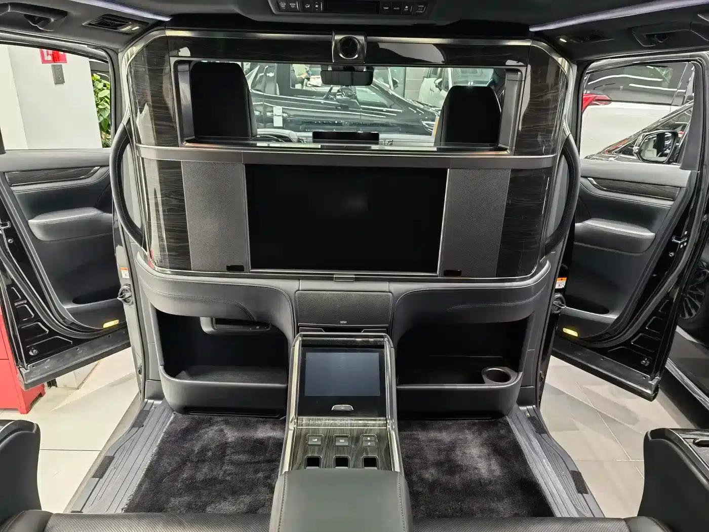 Lexus LM 2020 300h Four-Seat Executive Edition — миниатюра 9